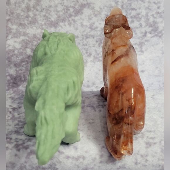 Green Jade & Fire Quartz Wolf - Picture 6 of 16